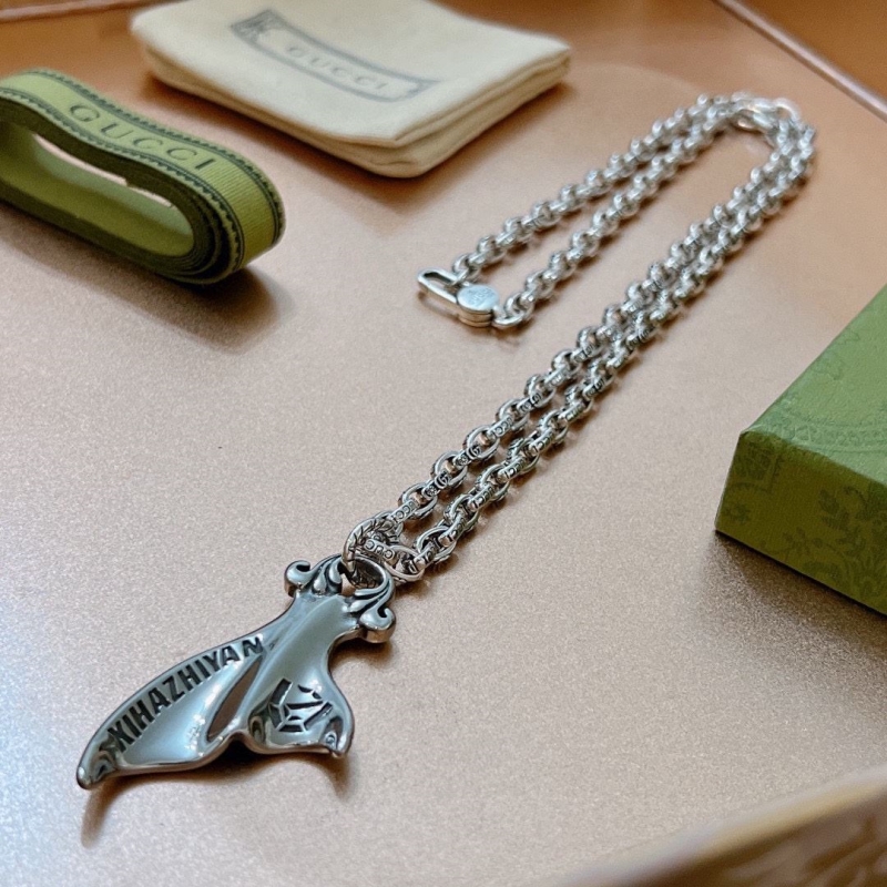 G*u*i necklaces